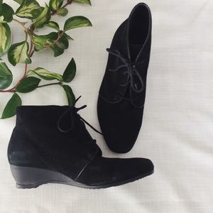 ‼️ Munro Black Kara Suede Wedge Booties